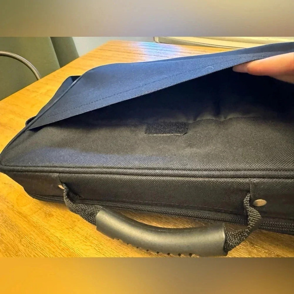 Black laptop carrying case - Picture 6 of 13